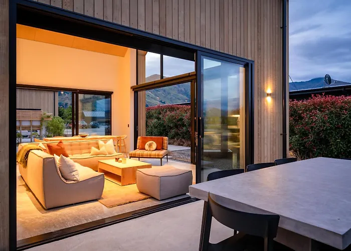 Coco By Sotheby's Luxury Homes * Wanaka